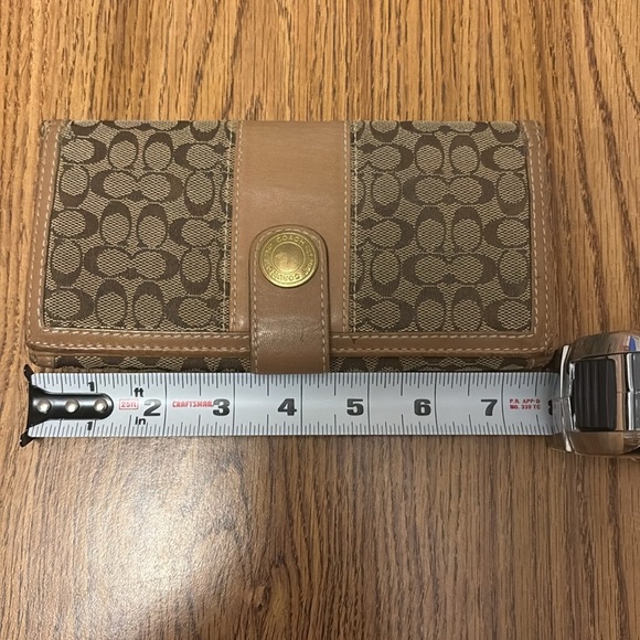 Coach Trifold Tan Wallet With Gold Snap Closure - Picture 5 of 6